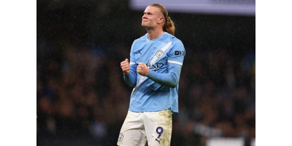 El triplete de Erling Haaland le da la victoria al Manchester City.