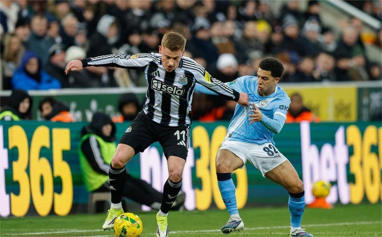 Manchester City logra una doble victoria sobre el Newcastle United